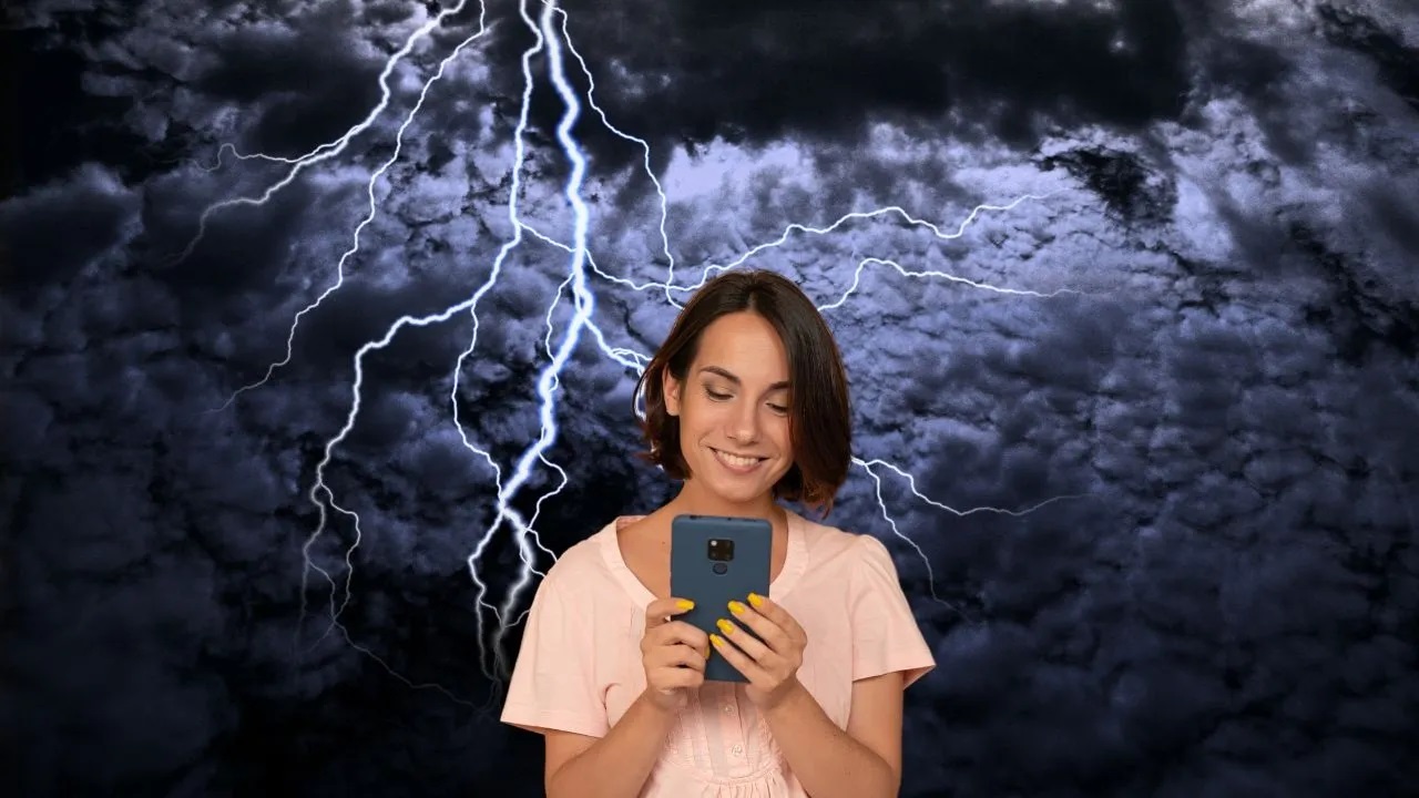 ¿Es peligroso usar el móvil durante una tormenta?