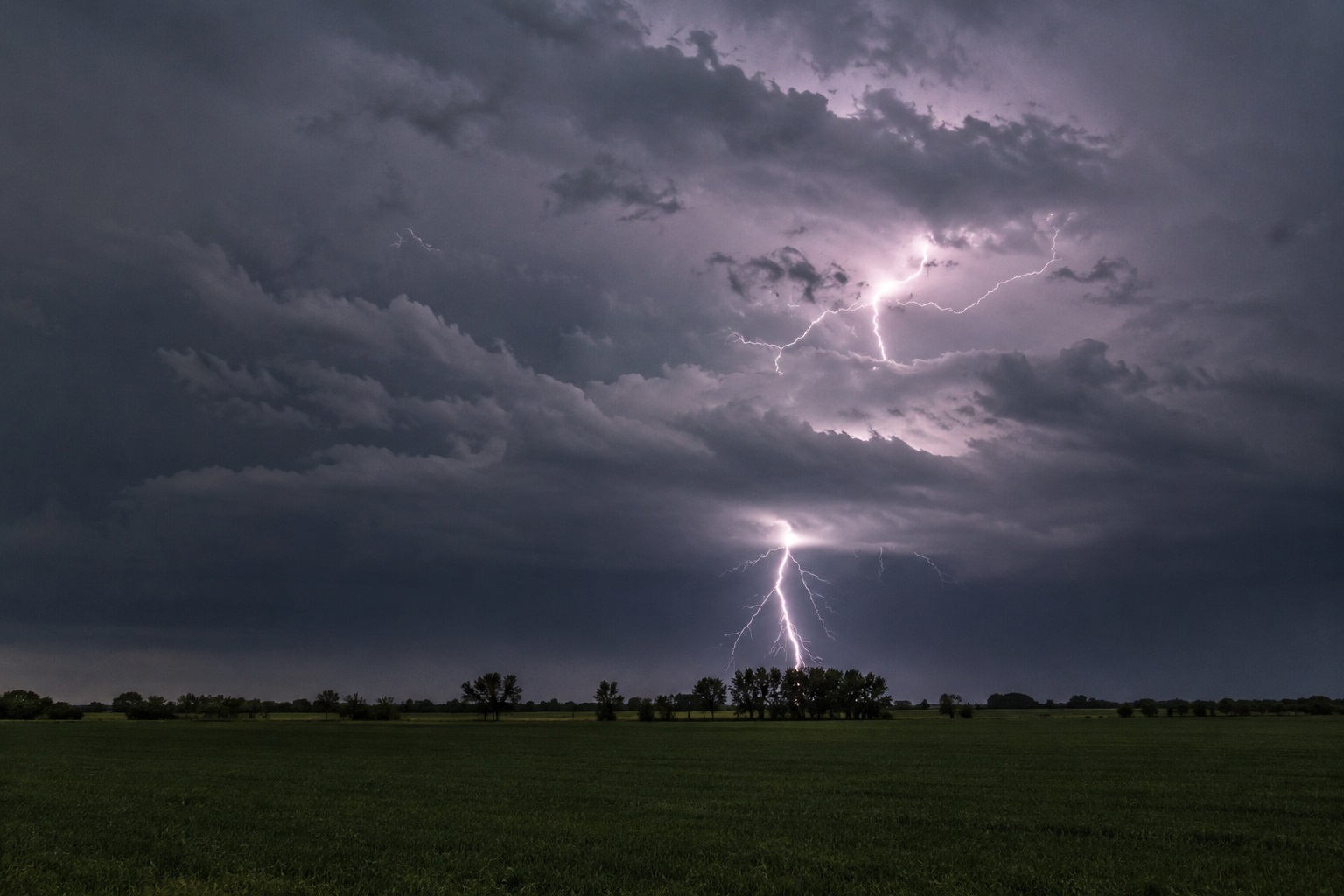 Qué hacer ante una tormenta en el campo