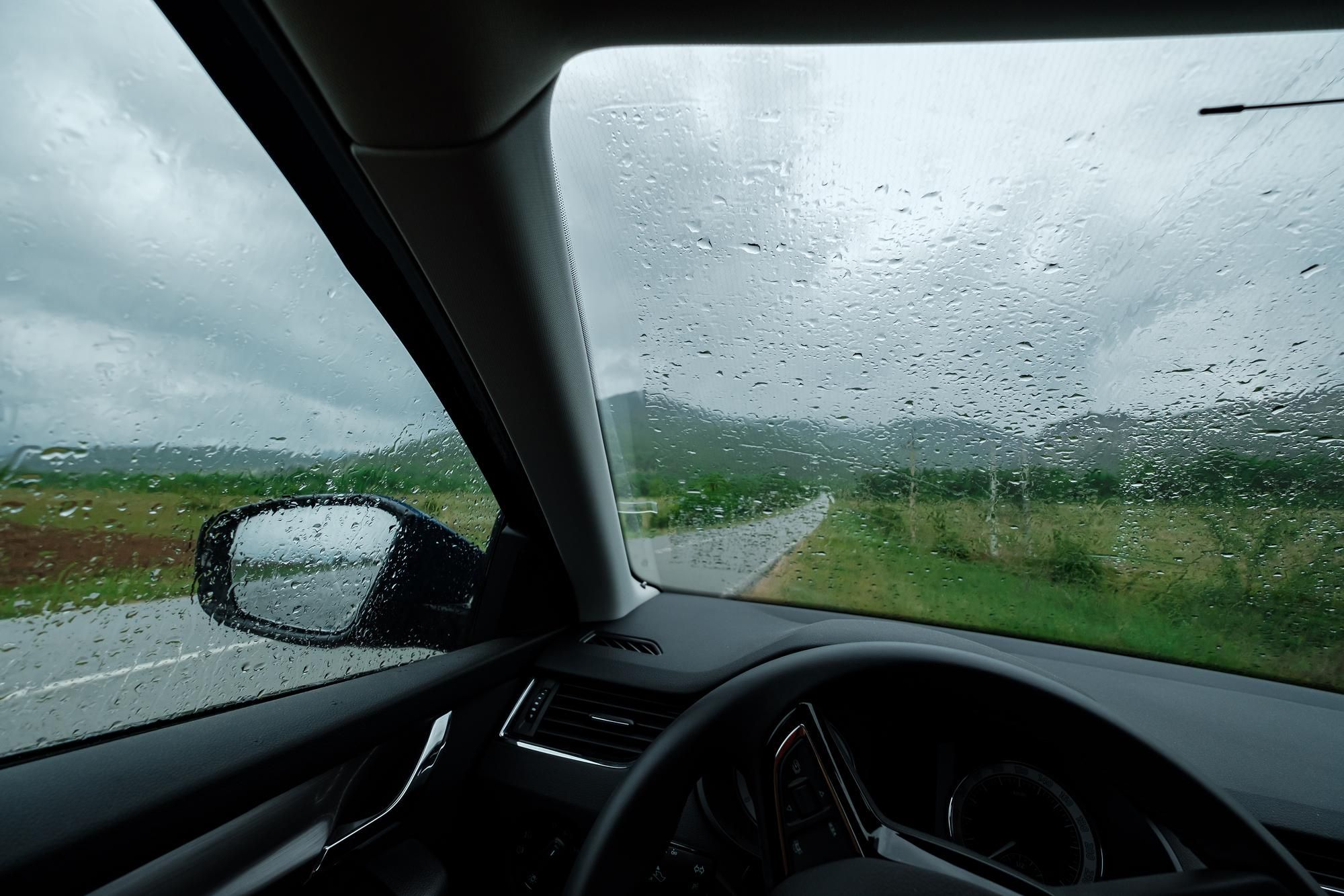 Por qué el coche es seguro durante una tormenta
