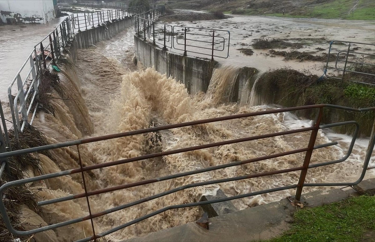 Riada relámpago en un barranco seco